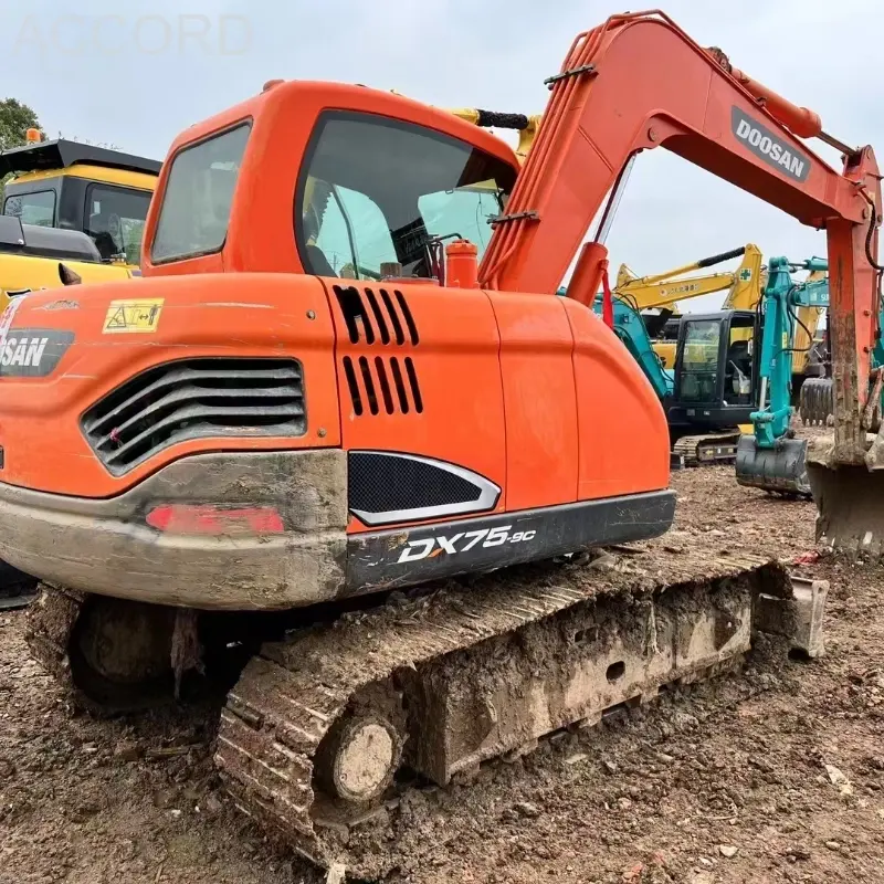 Pelle d'occasion Doosan DX75 (2)