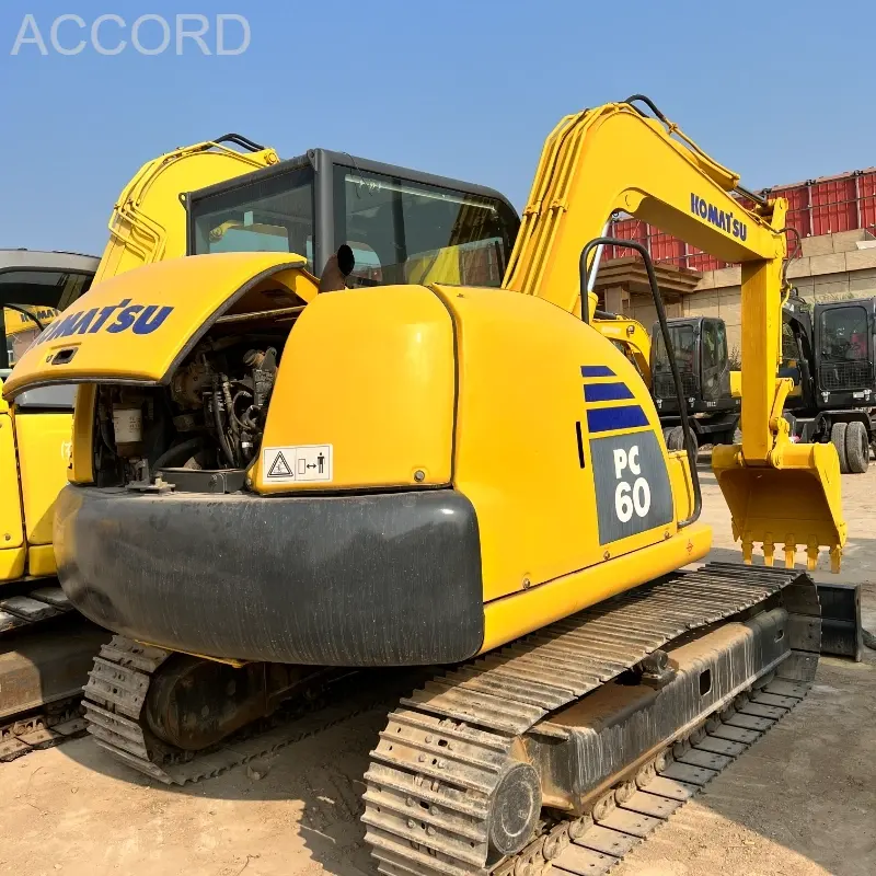 Used Excavator Komastu 60-8 (1)